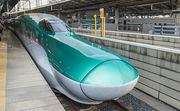 東北新幹線E5系「はやぶさ」