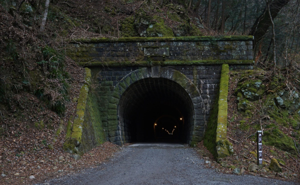 トンネル